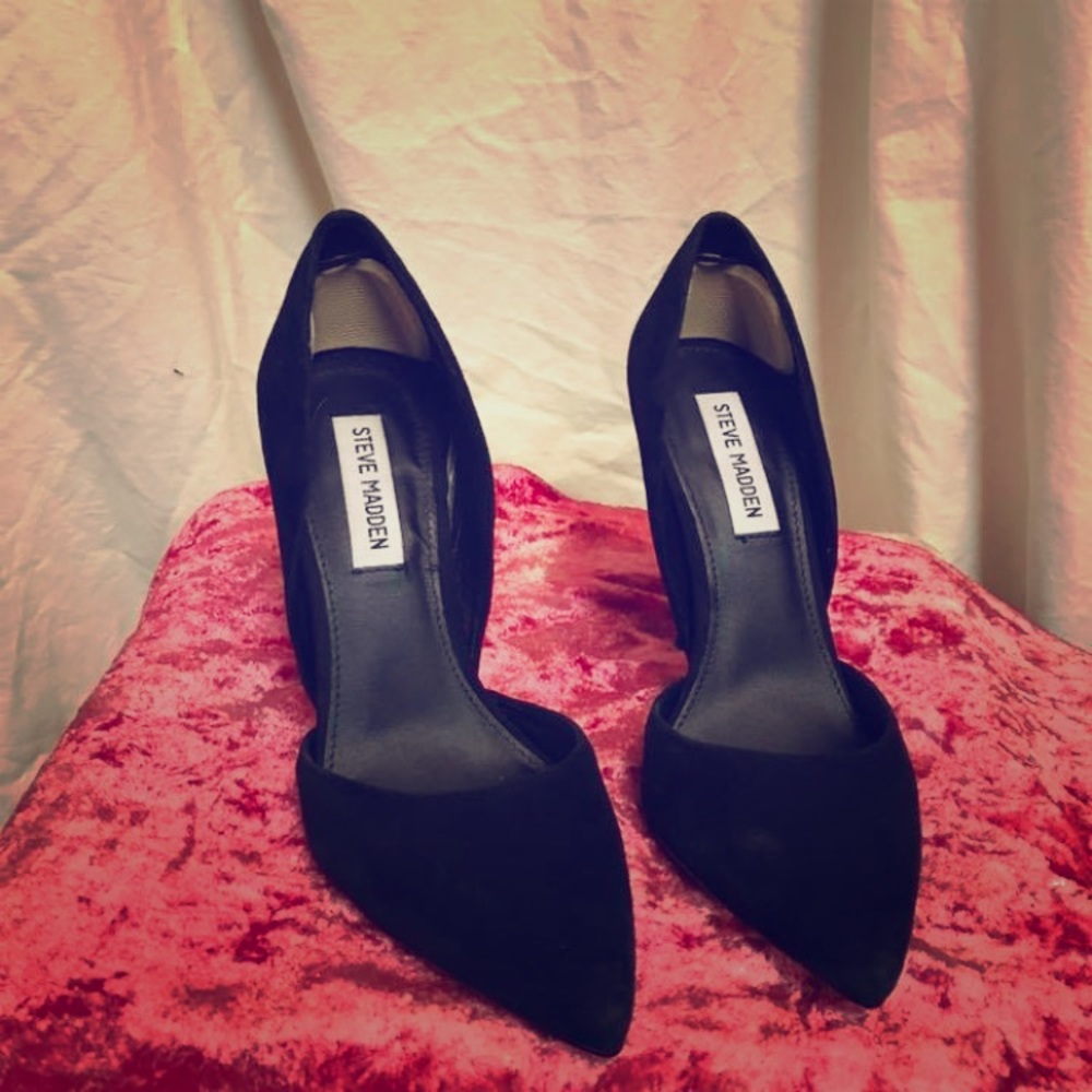 Steve Madden black suede pumps.